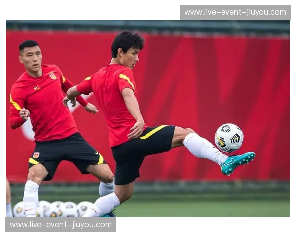 红魂激荡：广州恒大与上海上港，定义中国足球黄金时代的巅峰之战